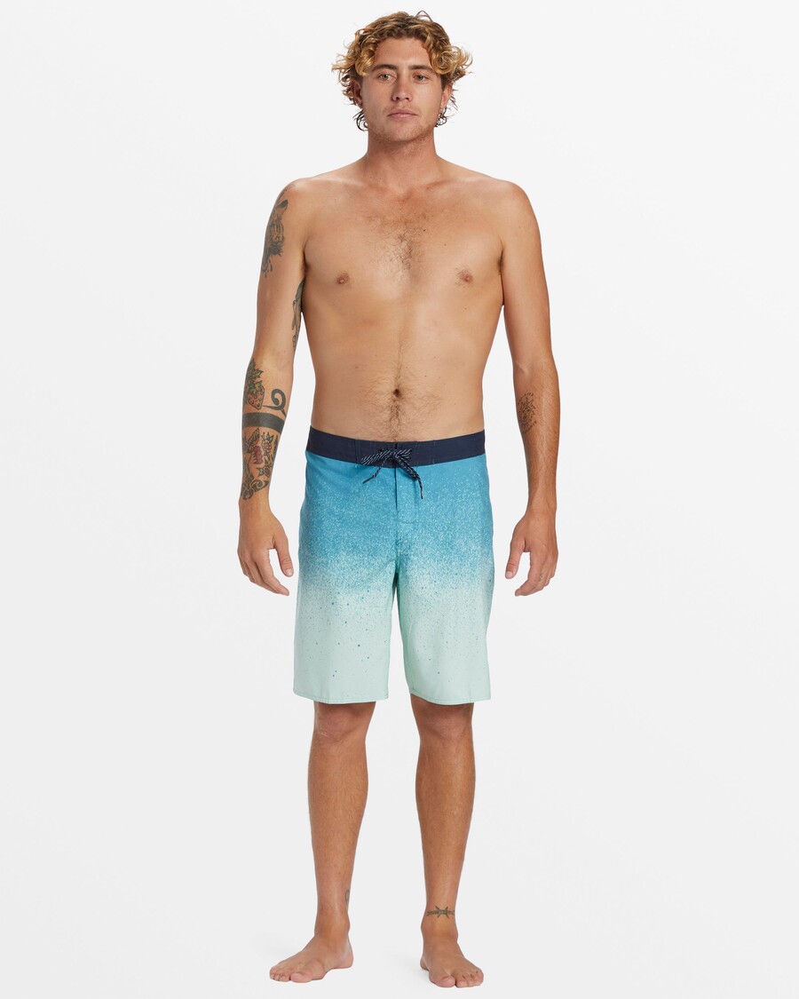 Quiksilver Daily Fade 20" šortky - Larkspur