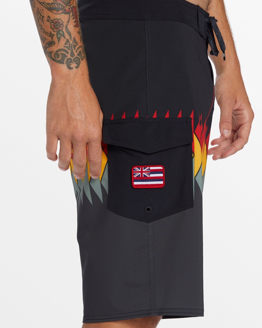 Quik Silver Surfsilk Hawaii Straight 21" Boardshorts - Black