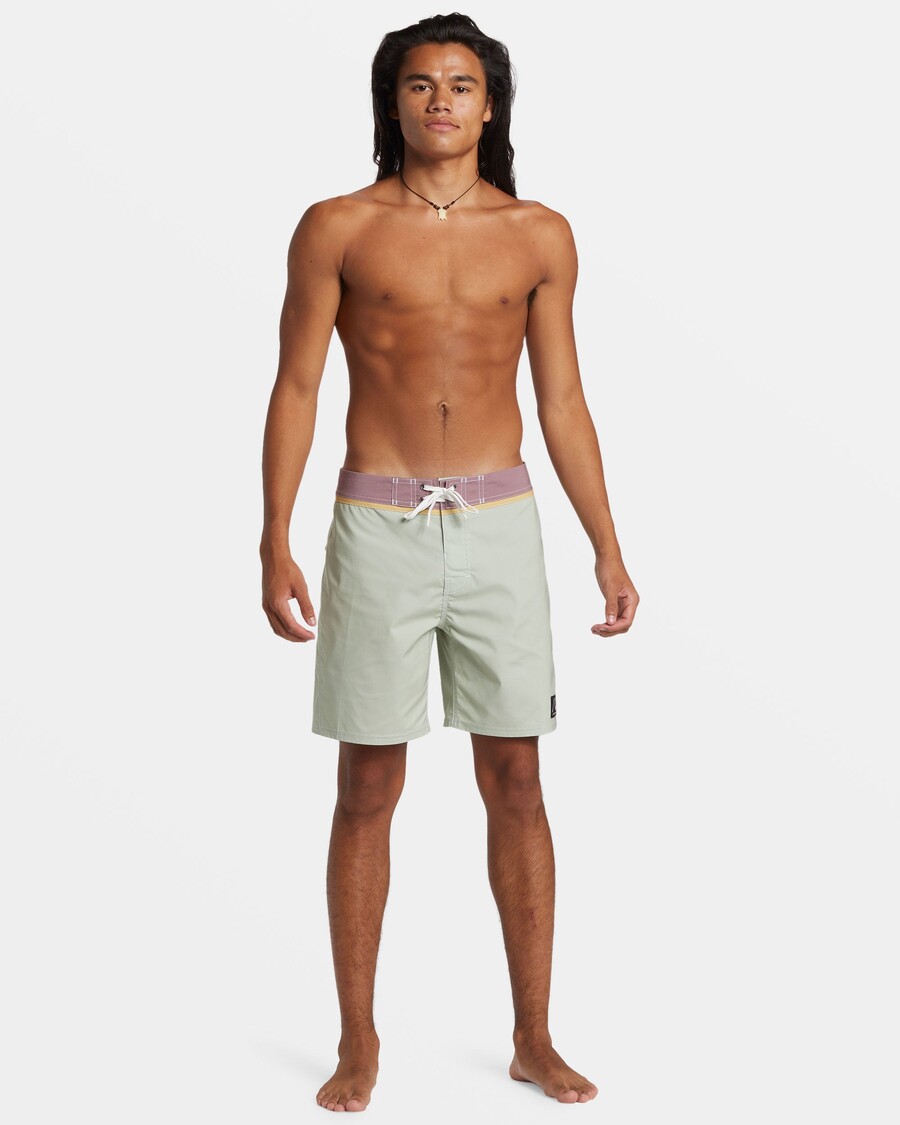 однотонные шорты прямого кроя Quiksilver Original (18 дюймов) - Desert Sage