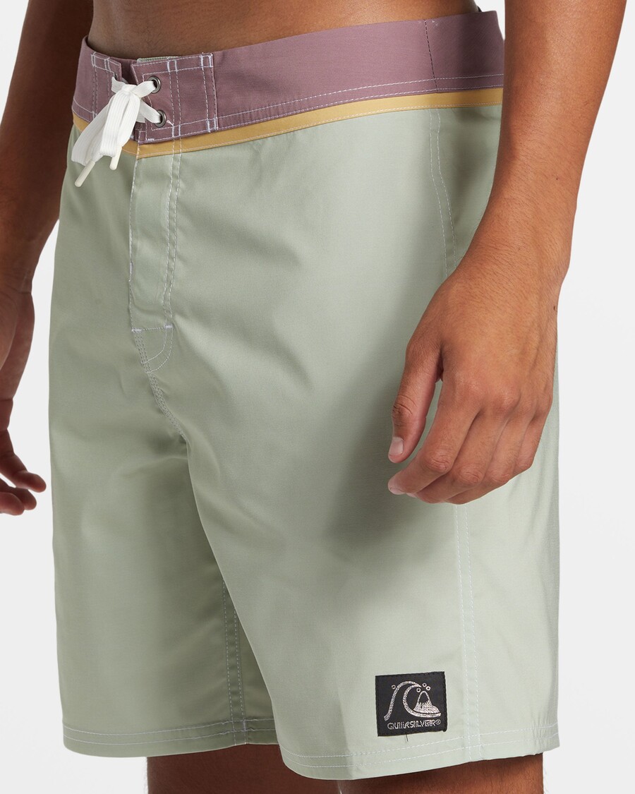 однотонные шорты прямого кроя Quiksilver Original (18 дюймов) - Desert Sage