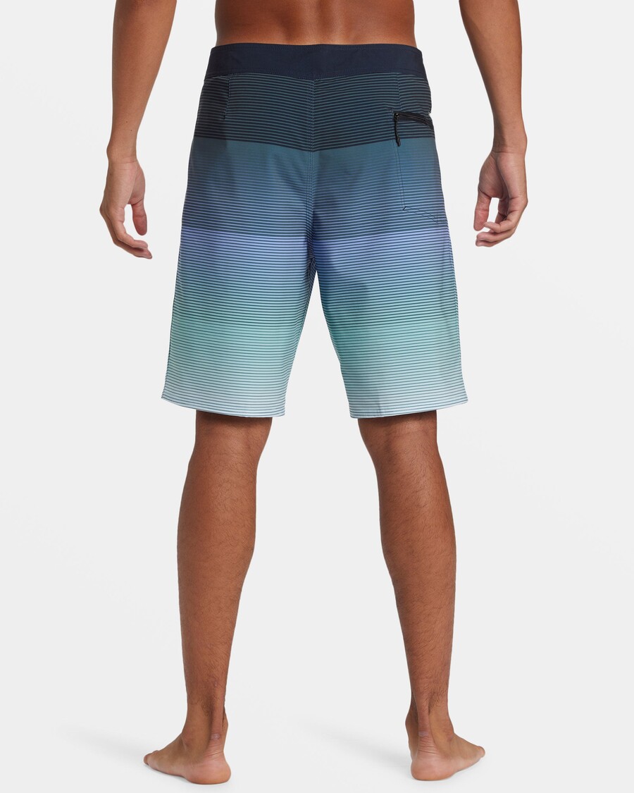 Quik Silver Surfsilk Massive 20" Boardshorts - Vintage Indigo