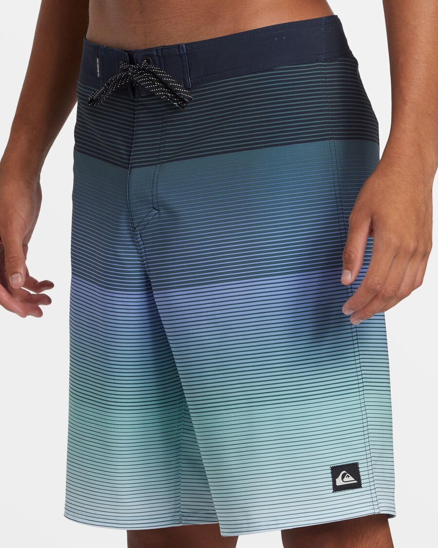 Quik Silver Surfsilk Massive 20" Boardshorts - Vintage Indigo