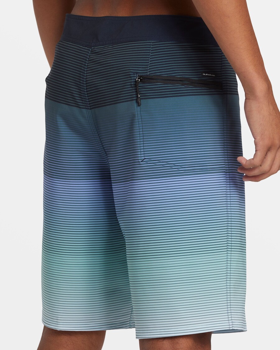 Quik Silver Surfsilk Massive 20" Boardshorts - Vintage Indigo