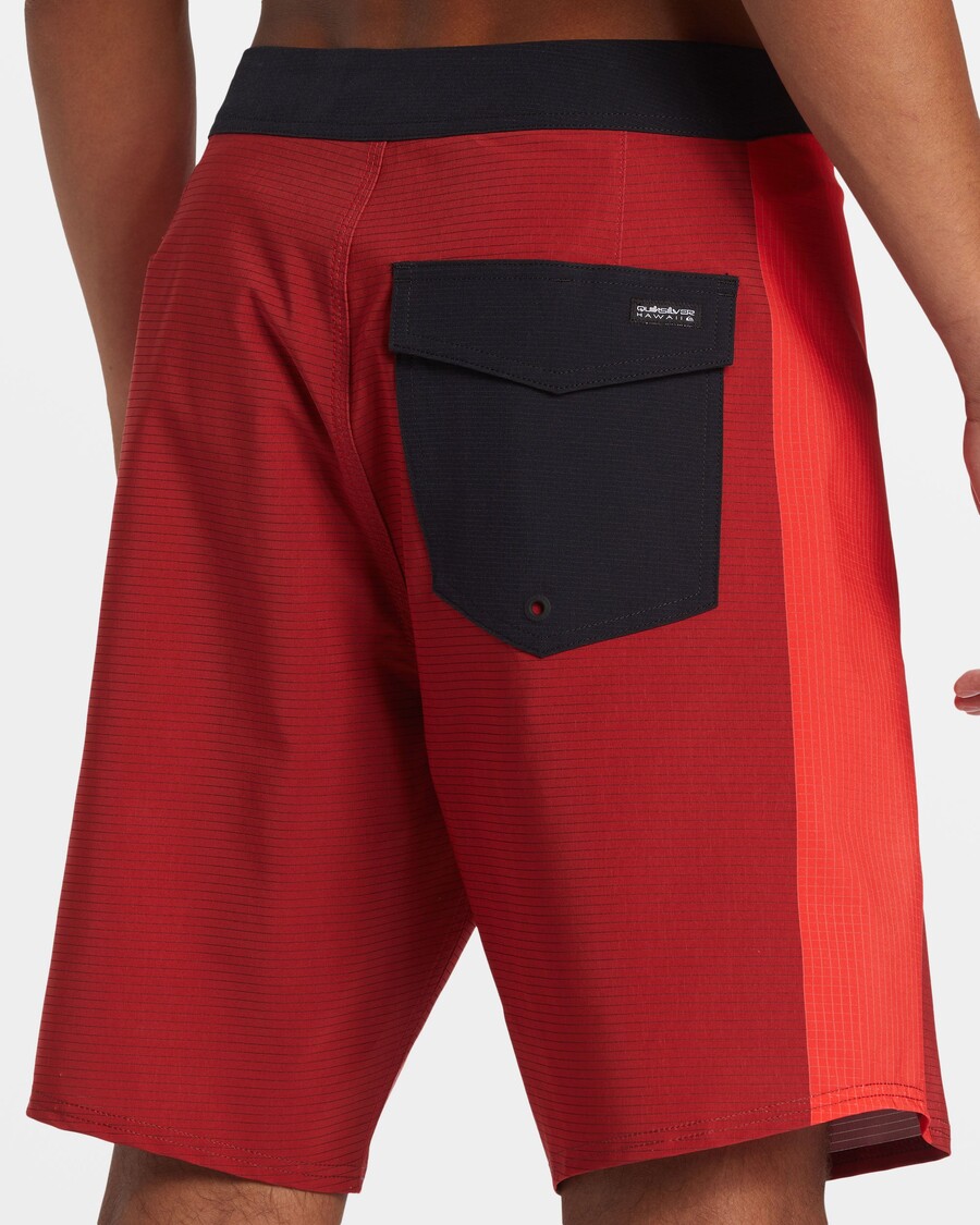 クイックシルバー ハイライン ハワイ アーチ 19 インチ ボードショーツ - サルサ