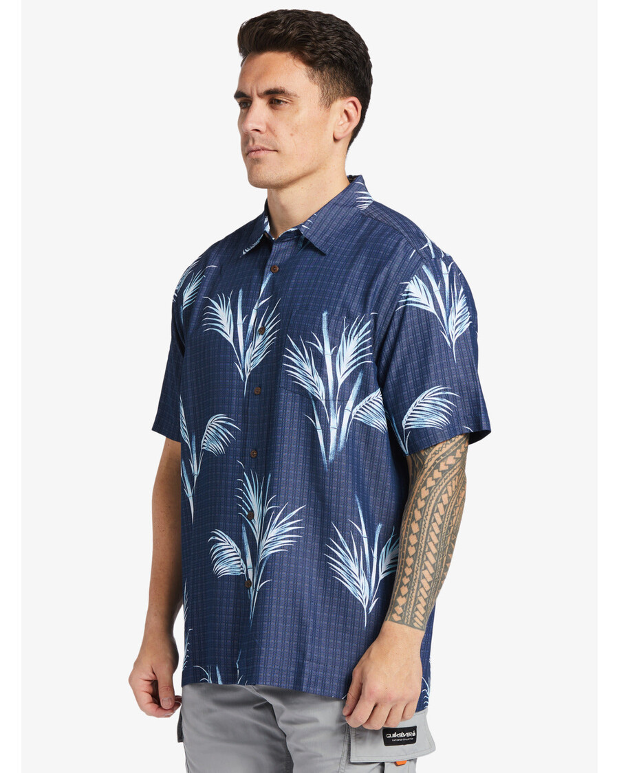 Το Quiksilver Waterman απέφυγε το πουκάμισο - το Estate Blue παραλείφθηκε