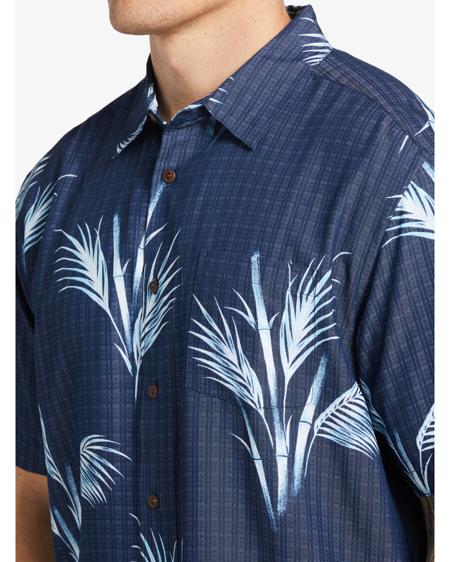 Το Quiksilver Waterman απέφυγε το πουκάμισο - το Estate Blue παραλείφθηκε