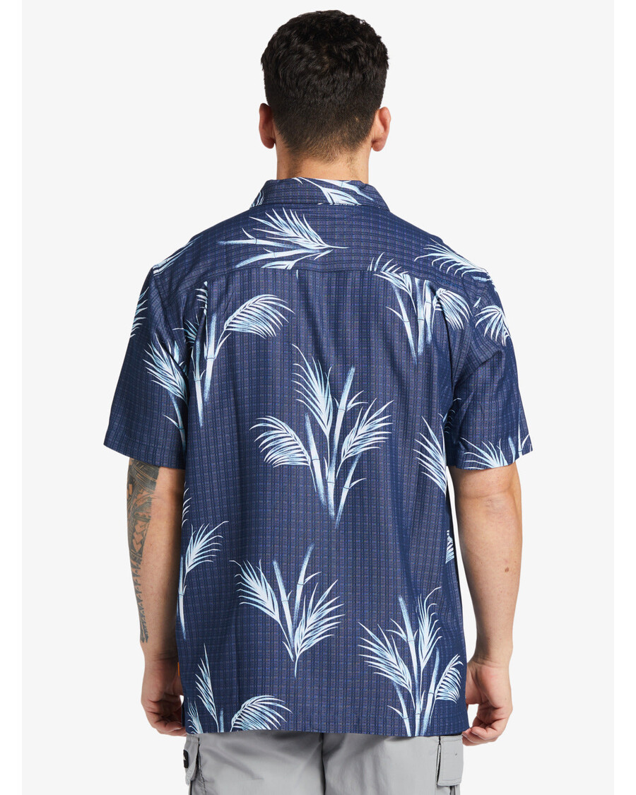 Το Quiksilver Waterman απέφυγε το πουκάμισο - το Estate Blue παραλείφθηκε