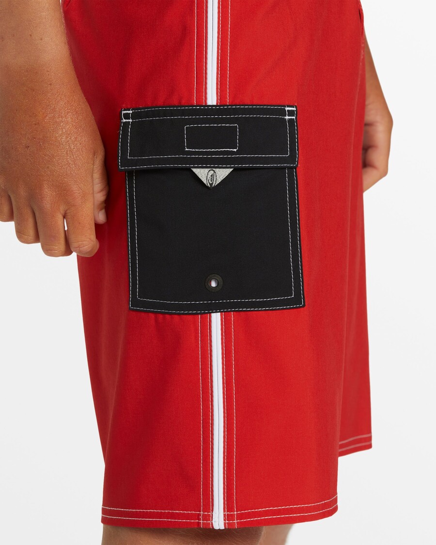 クイックシルバー ボーイズ 8-16 サターン ソリッド 17 インチ ボードショーツ -