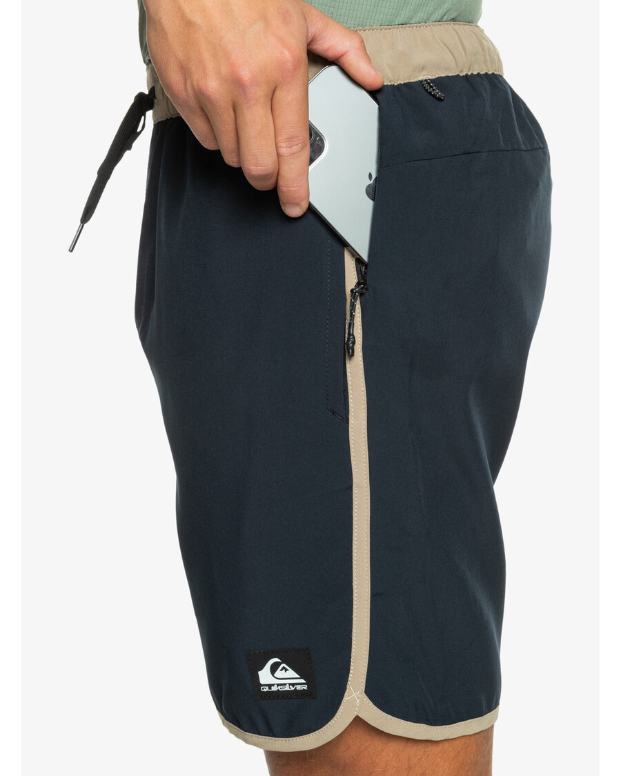 Quik Silver Omni Scallop 17" Amphibian Boardshorts - Black/Black