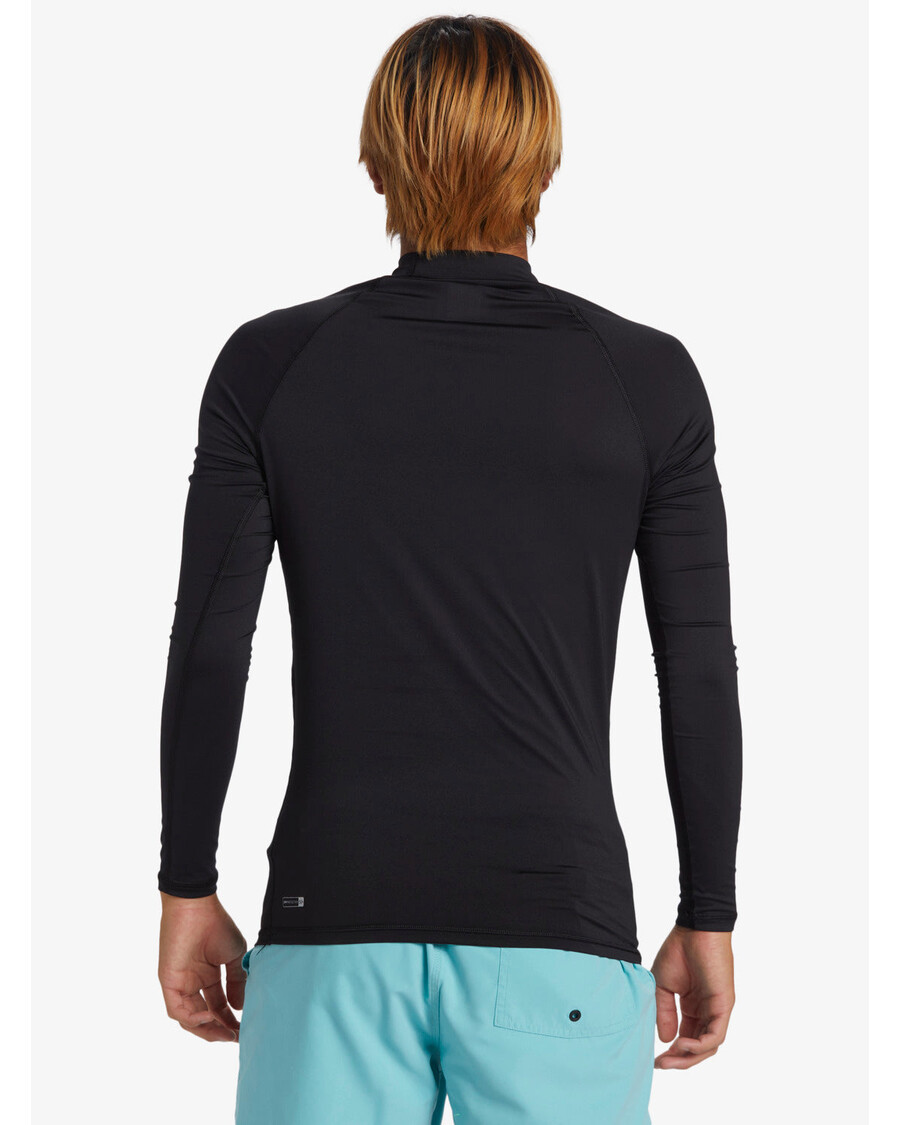 واقي من الطفح الجلدي بأكمام طويلة بعامل حماية من الأشعة فوق البنفسجية 50 للاستخدام اليومي من كويك سيلفر - أسود